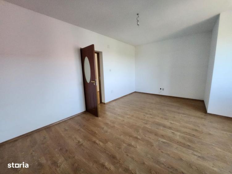 Casă cu 4 camere în Ștefănești