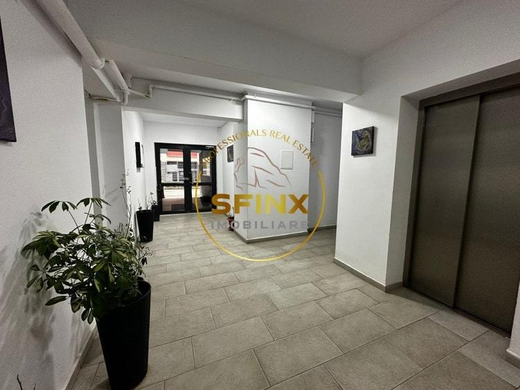 Penthouse cu 6 camere decomandat în Mihai Bravu