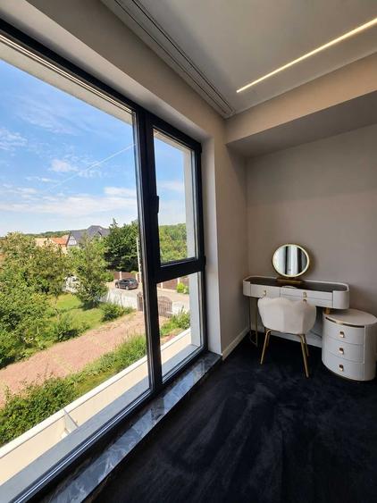 Apartament cu 4 camere semidecomandat în Exterior Vest