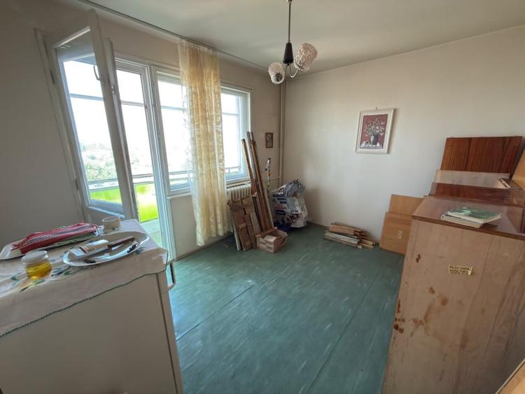 Apartament cu 3 camere semidecomandat în Andrei Mureșanu