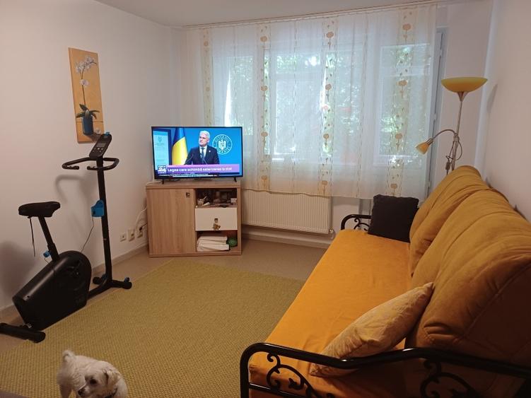 Apartament cu 4 camere semidecomandat în Gorjului