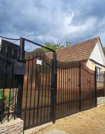 Casă cu 2 camere cu Teren 952 Mp în Centura