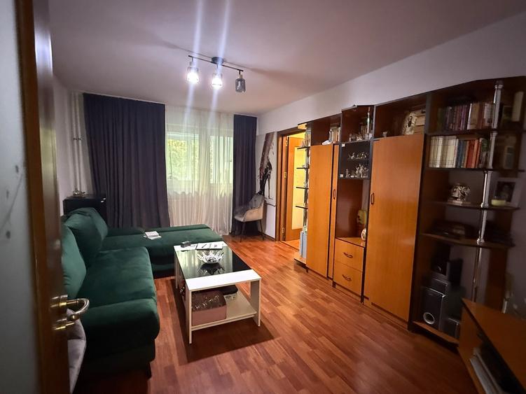 Apartament cu 3 camere circular în Alexandru Obregia