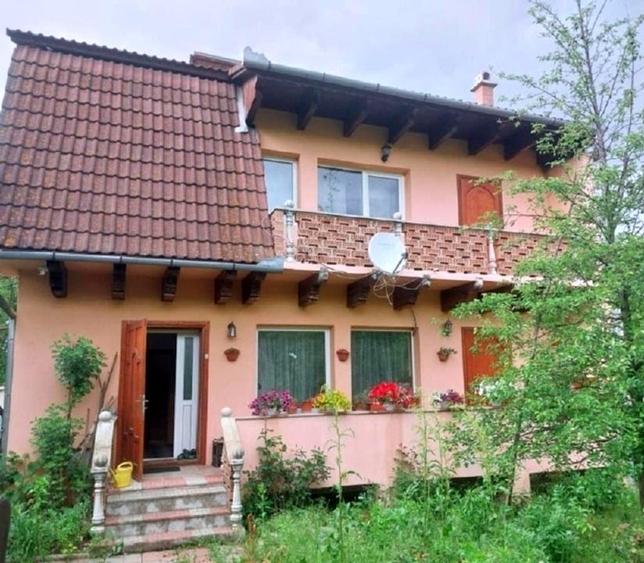 Casă individuală cu 4 camere cu Canalizare în Bartolomeu