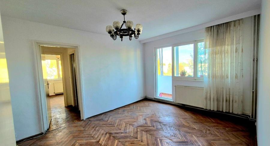 Apartament cu 3 camere semidecomandat în Astra