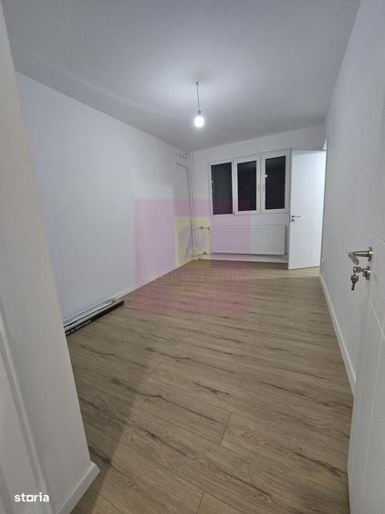 Apartament cu 3 camere semidecomandat în Giurgiului