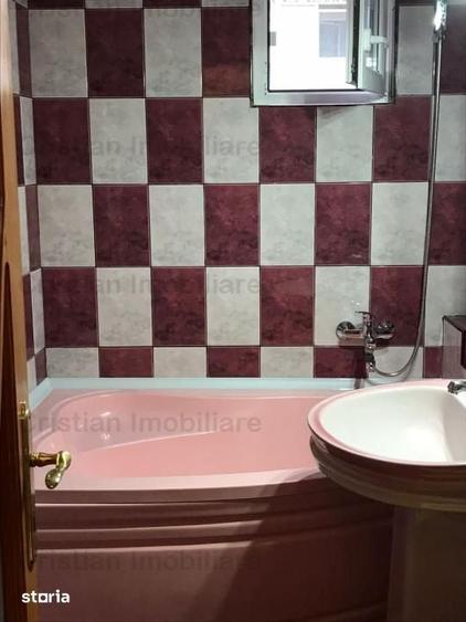 Apartament cu 3 camere decomandat în Obor