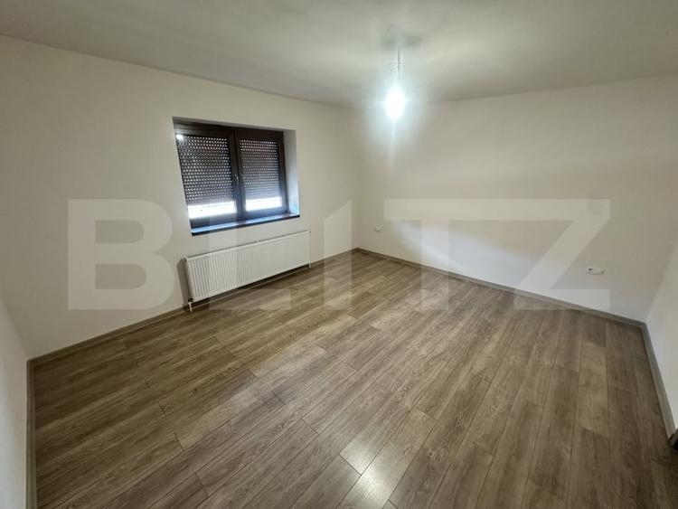 Casă individuală cu 7 camere cu Canalizare în Simeria