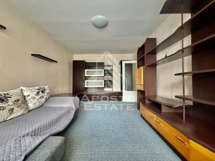 Apartament cu 3 camere decomandat, mobilat în Micălaca