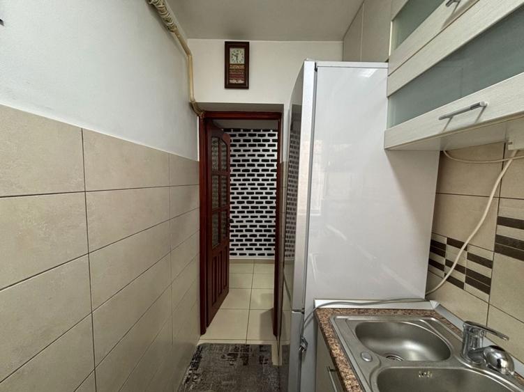 Apartament cu 3 camere semidecomandat, mobilat în George Enescu