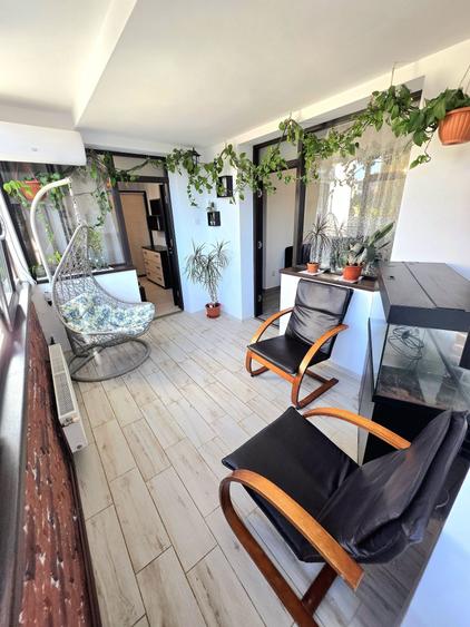 Apartament cu 3 camere semidecomandat în Faleza Nord