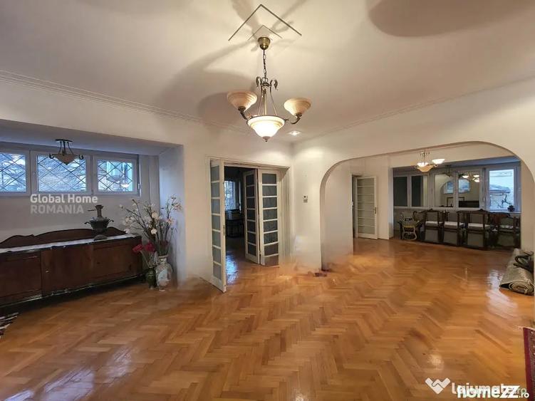 Casă cu 7 camere cu Teren 566 Mp în Domenii