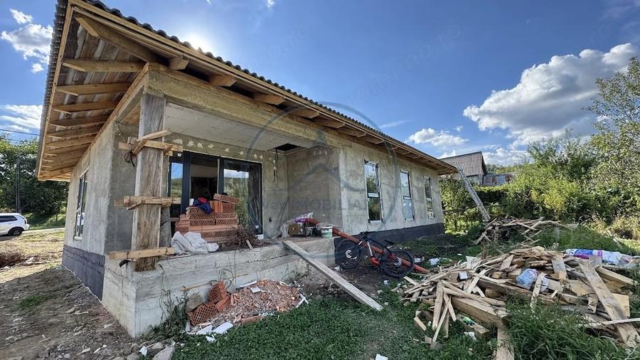 Casă cu 7 camere cu Teren 500 Mp în Jelna