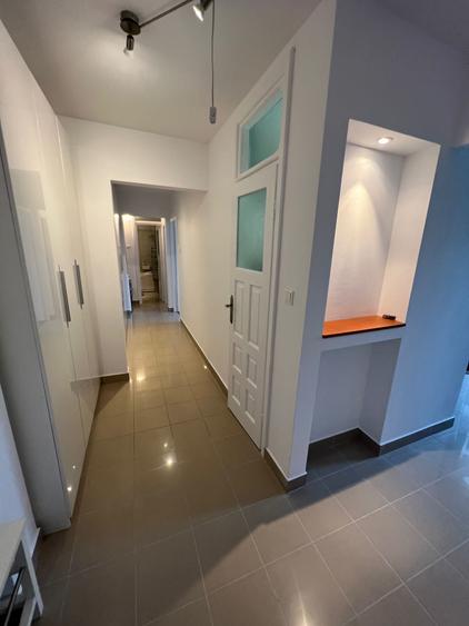 Apartament cu 3 camere decomandat, mobilat în Soarelui