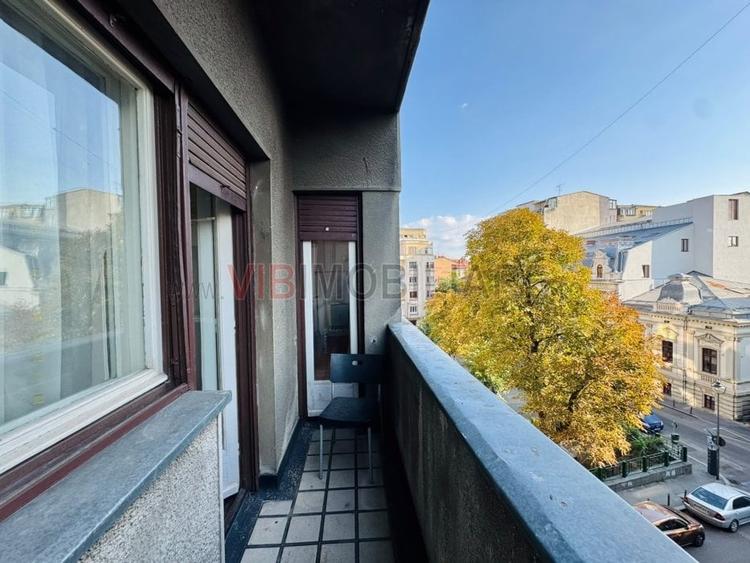 Apartament cu 3 camere decomandat în Romană