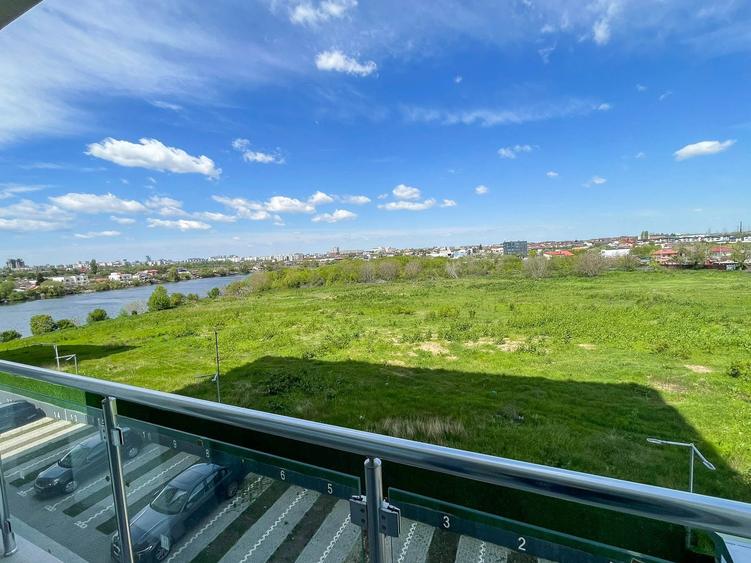 Apartament cu 3 camere semidecomandat în Pantelimon