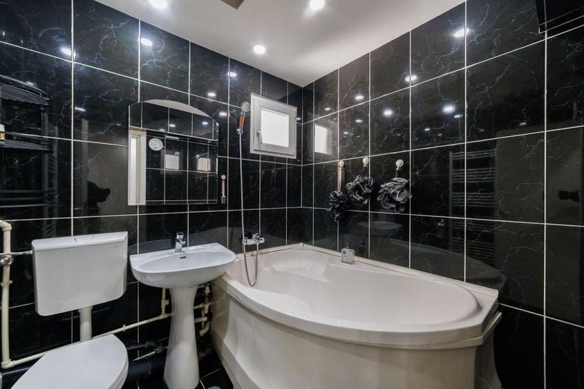 Apartament cu 3 camere decomandat, mobilat în Prundu