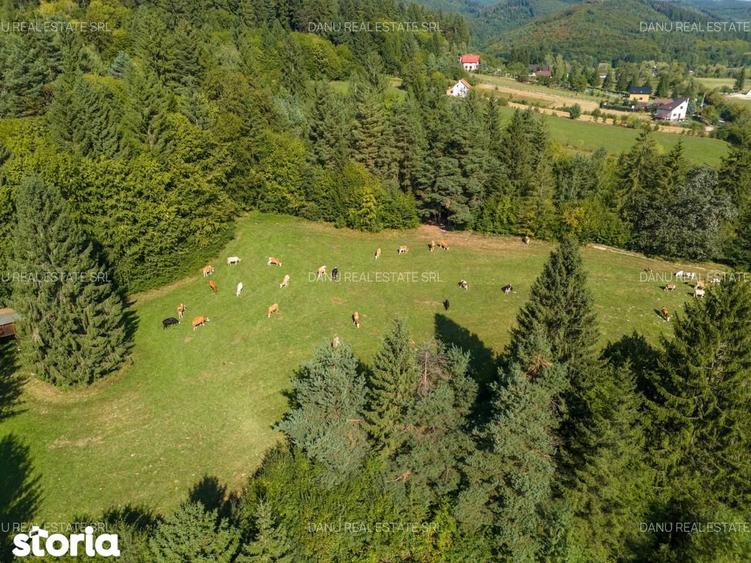 Teren de 6800 mp, în Vulcan