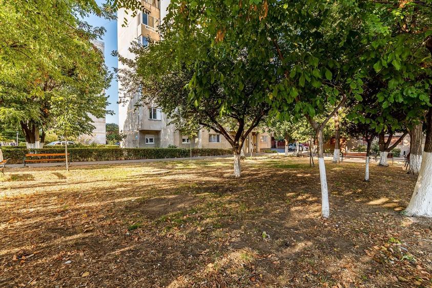 Apartament cu 3 camere semidecomandat, mobilat în Aurel Vlaicu