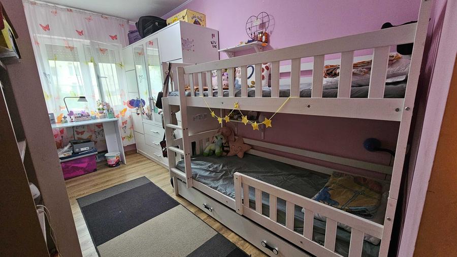 Apartament cu 3 camere semidecomandat în Aurel Vlaicu