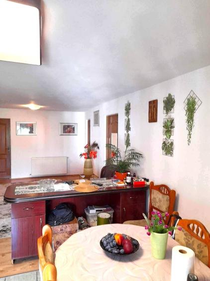 Apartament cu 3 camere decomandat în Plopilor