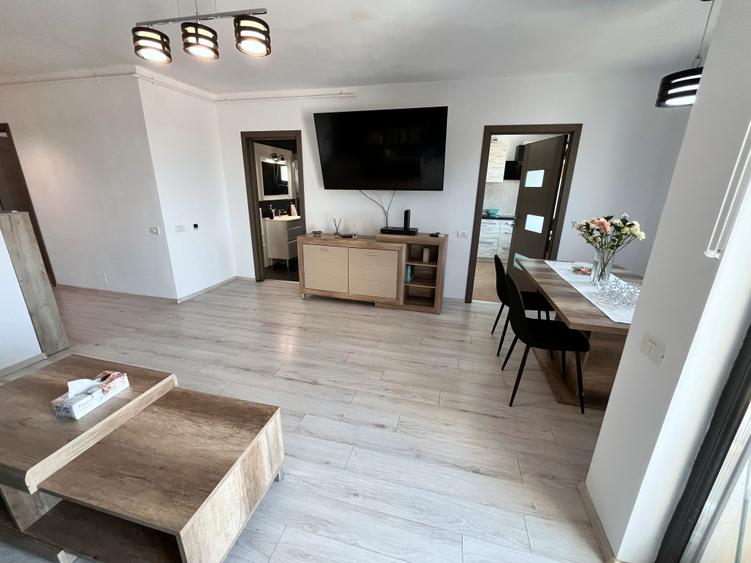 Apartament cu 3 camere decomandat în Bună Ziua