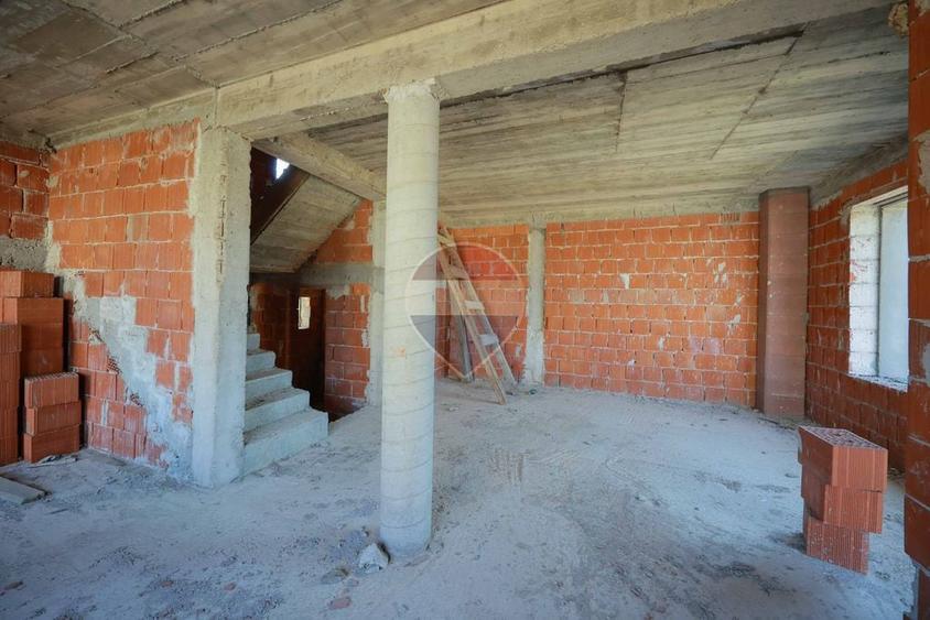 Casă cu 4 camere cu Teren 161 Mp în Central