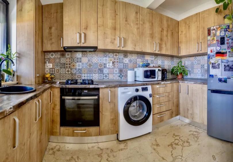 Apartament cu 5 camere decomandat, mobilat în Păcurari