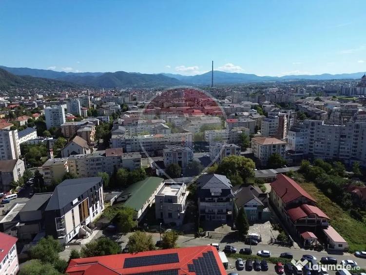 Spațiu comercial, de 1,100 mp, în Central
