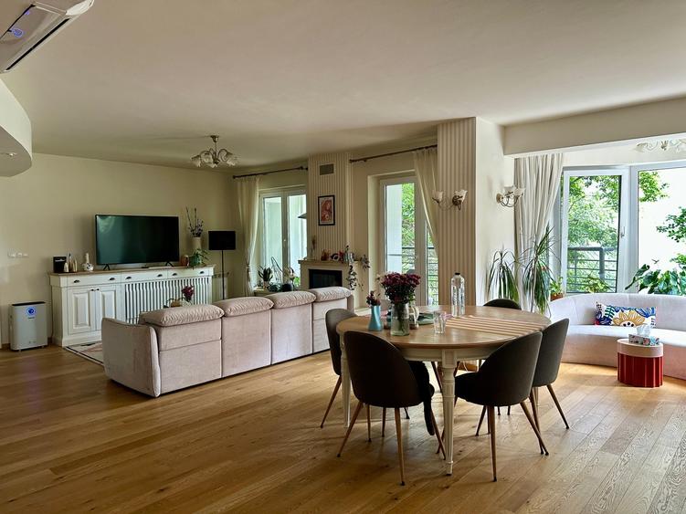 Apartament cu 4 camere decomandat, mobilat în Primăverii