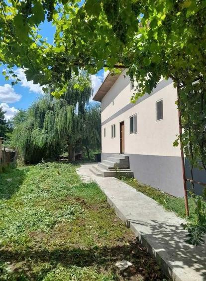Casă cu 3 camere în Boteni
