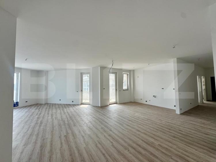 Penthouse cu 3 camere decomandat, mobilat în Florești
