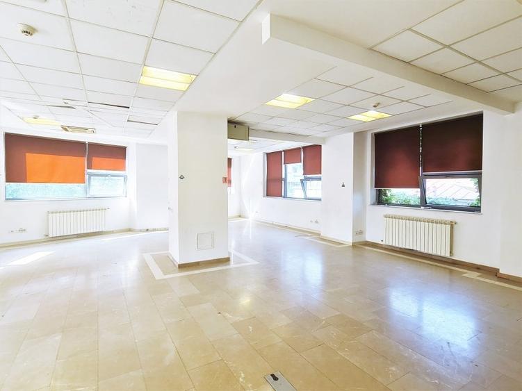 Birou, de 286 mp, în Romană
