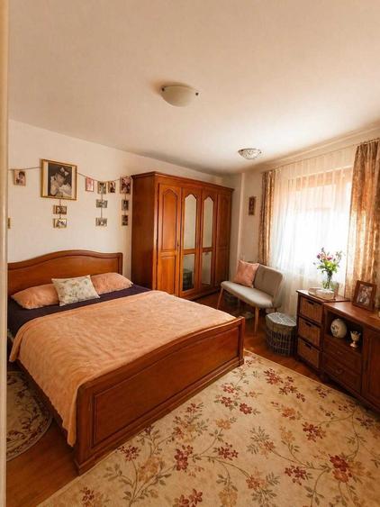 Casă cu 3 camere semidecomandat în Central