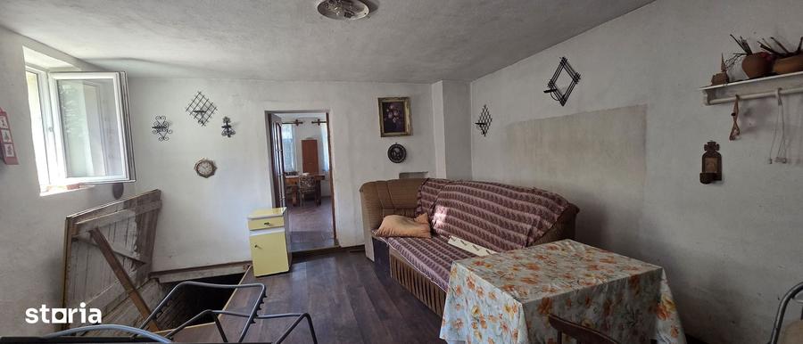 Casă cu 2 camere cu Teren 656 Mp în Central