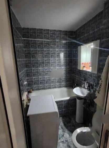 Apartament cu 3 camere semidecomandat, mobilat în Drumul Taberei — fotografia 2