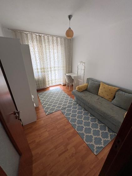 Apartament cu 3 camere decomandat, mobilat în Între Lacuri