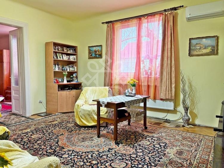 Casă individuală cu 4 camere circular cu Canalizare în Ultracentral