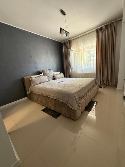 Apartament cu 3 camere decomandat, mobilat în Central
