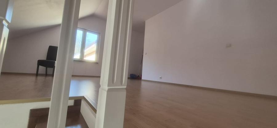Casă individuală cu 5 camere cu Canalizare în Central