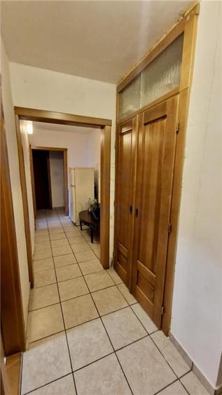 Apartament cu 3 camere decomandat în Soarelui