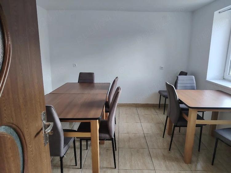 Casă cu 8 camere cu Teren 10 Mp în Repedea
