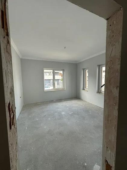 Duplex cu 4 camere cu Canalizare în Iris