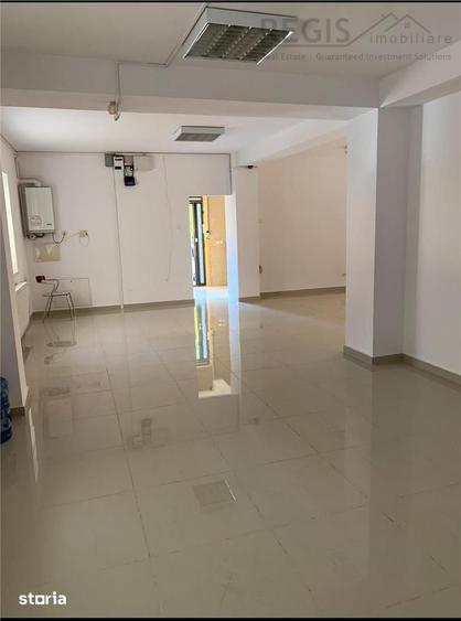 Casă cu 8 camere cu Teren 400 Mp în Central
