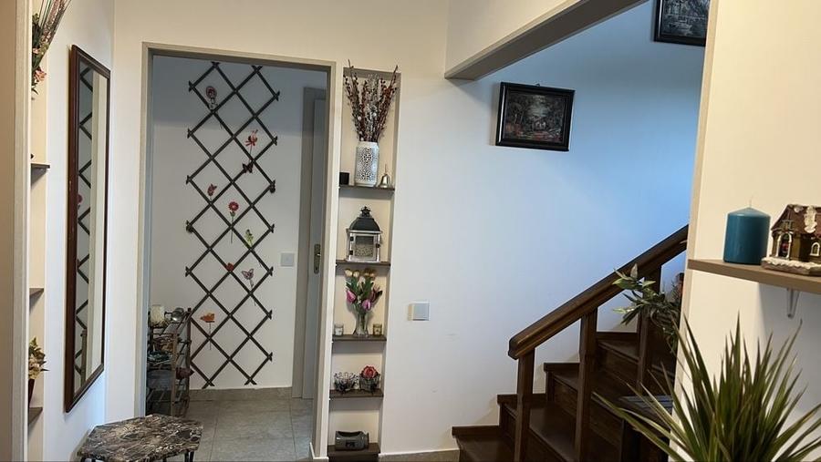 Casă cu 4 camere în Stupini