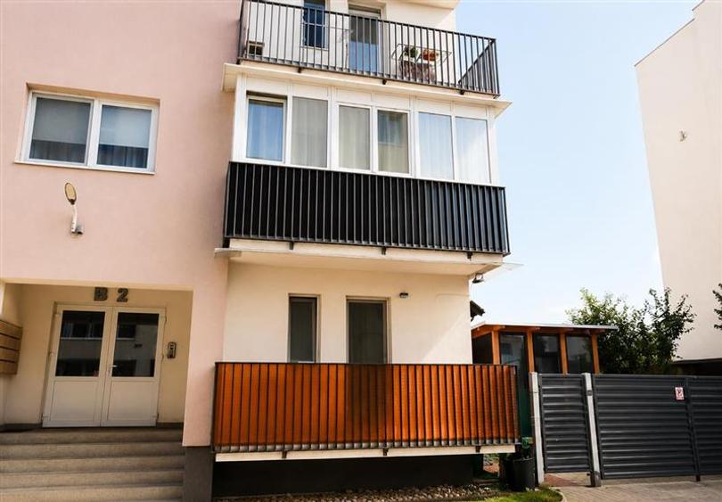Apartament cu 2 camere decomandat, mobilat în Exterior Vest