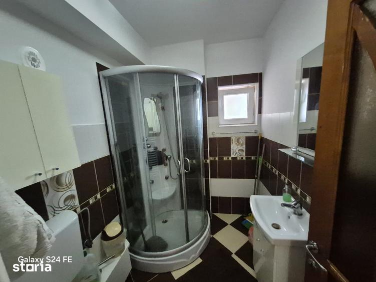 Apartament cu 4 camere decomandat în Calea Romanului