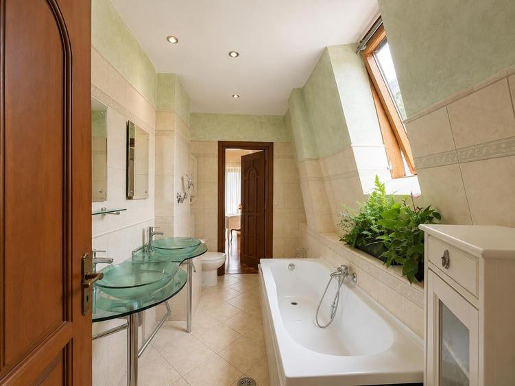 Casă individuală cu 5 camere cu Canalizare în Băneasa