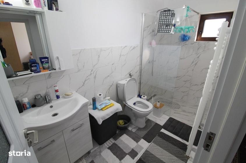 Casă cu 3 camere decomandat în Teliucu Inferior