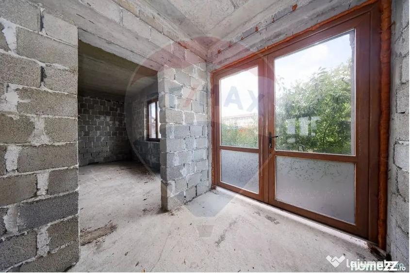 Casă cu 7 camere cu Teren 470 Mp în Gemenii